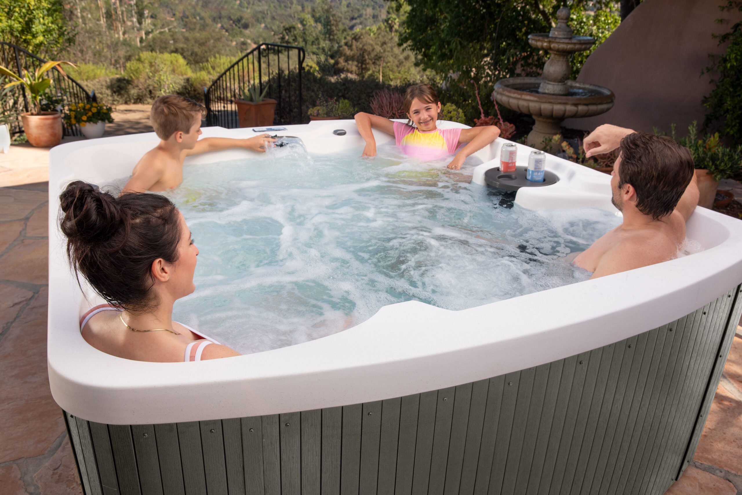 AHS-Lifesmart-2022-LS550_Plus-Arctic_White-Coastal_Gray-Lifestyle-Family_Wide