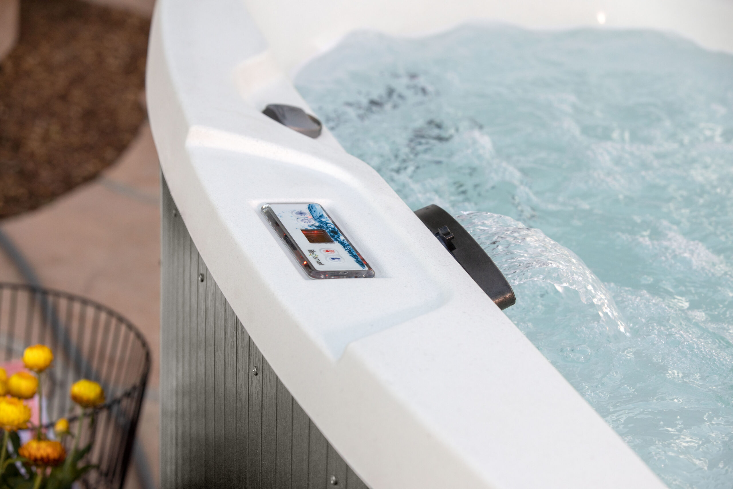 AHS-Lifesmart-2022-LS550_Plus-Arctic_White-Coastal_Gray-Lifestyle-Waterfall